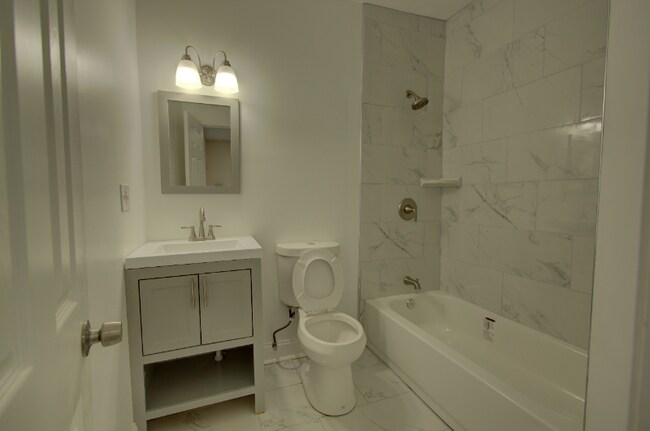 Foto del edificio - 3320 Brooklyn Ave