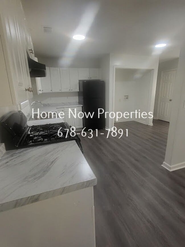 Building Photo - Spacious 4BR Home + Bonus Rooms in Mainstr...