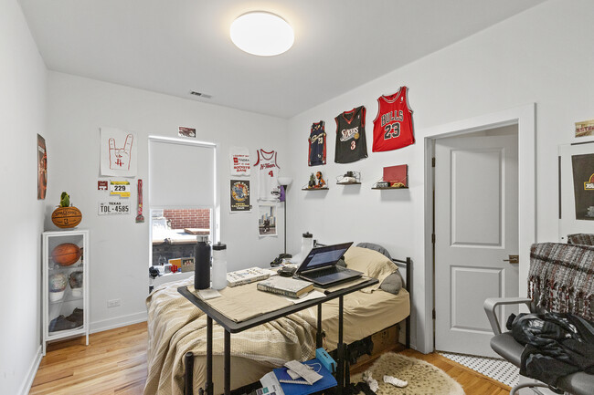 Building Photo - 1636 Western-2