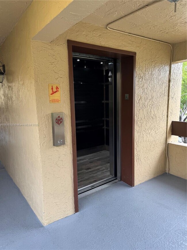 Foto del edificio - 9285 SW 125th Ave