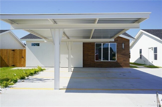 Building Photo - 2113 E San Andrea St