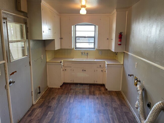 Foto del edificio - 2 Bedroom Queensborough Home