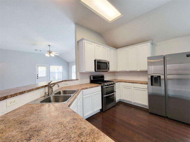 Foto del edificio - 21722 Dimmett Way