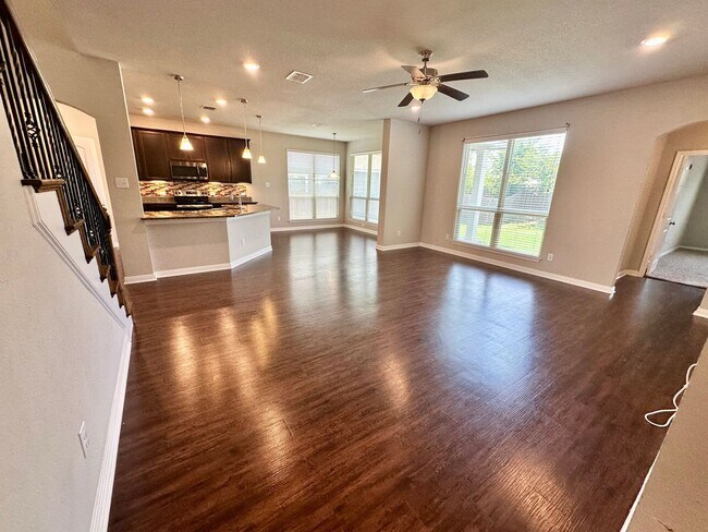 Foto del edificio - Coming Soon! Pet-Friendly 4-Bedroom Home with Loft, Covered Patio & Modern Finishes