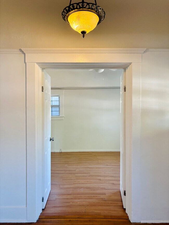 Foto del edificio - 2130 W 29th Pl