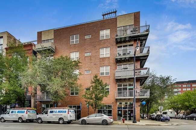 Building Photo - 6 N May St