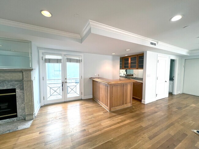 Living room Wet Bar - 448 N Oakhurst Dr