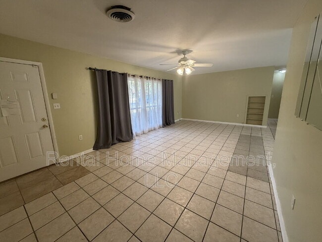 Building Photo - 811 Tangerine St