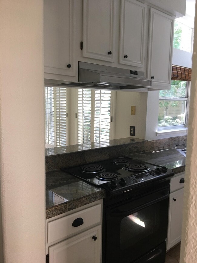 Electric Range. - 120 Amesport Lndg