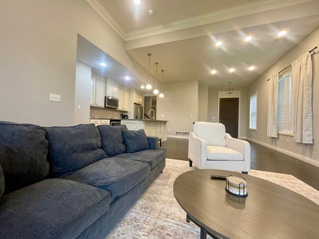 Building Photo - 1525 Residence Dr