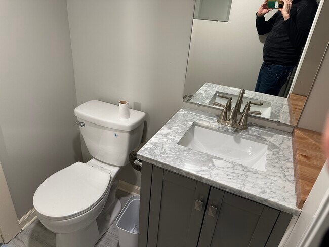 2nd Fl bath - 6445 Josephine Ave