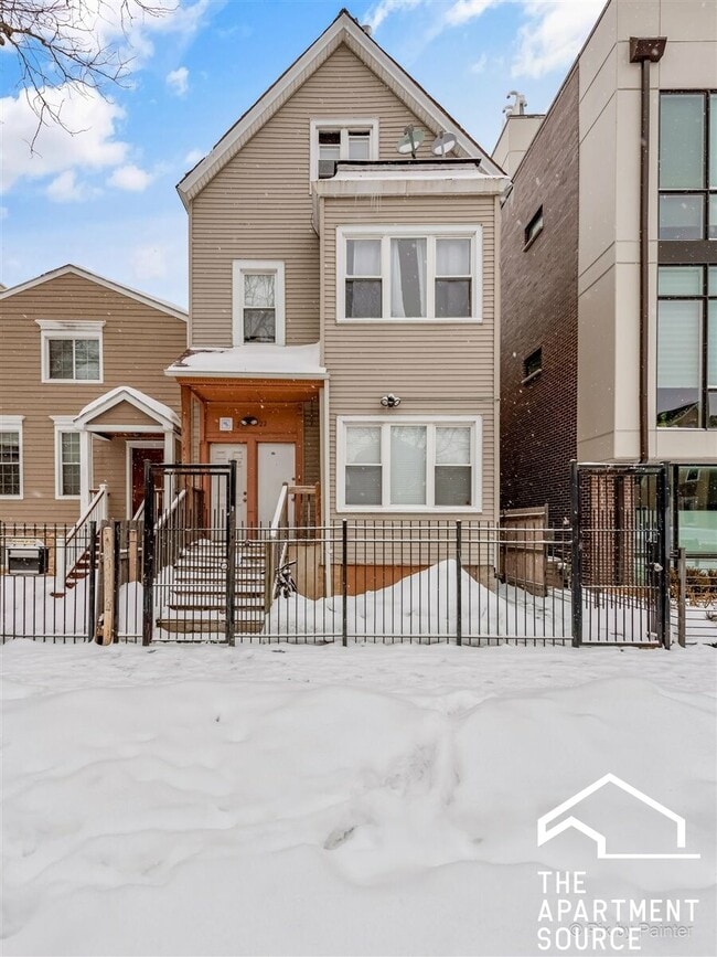 Building Photo - 2522 W Cortland St