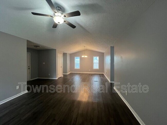 Foto del edificio - 5831 Waters Edge Dr