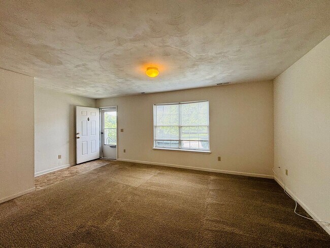 Foto del edificio - 4 Bedroom 2.5 Bath Townhouse