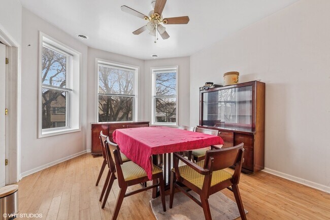 Living/DIning Room - 4520 N Drake Ave