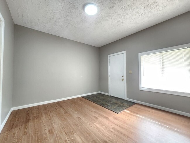 Building Photo - 363 Midland Ave