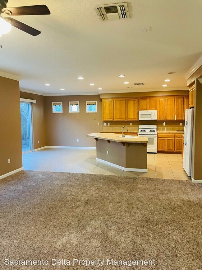 Building Photo - 4 br, 2.5 bath House - 3952  Tule St