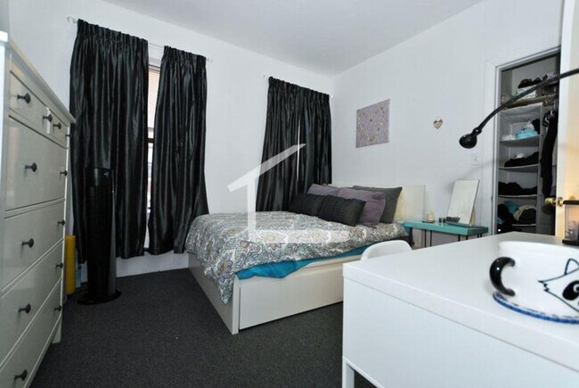 Building Photo - 4BR 2Bth unit. Great location! On T, walk to supermarket, restaurants.