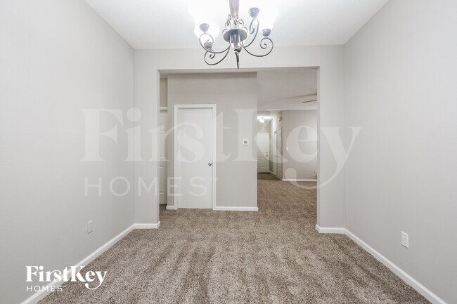 Foto del edificio - 5523 Dollar Run Ln