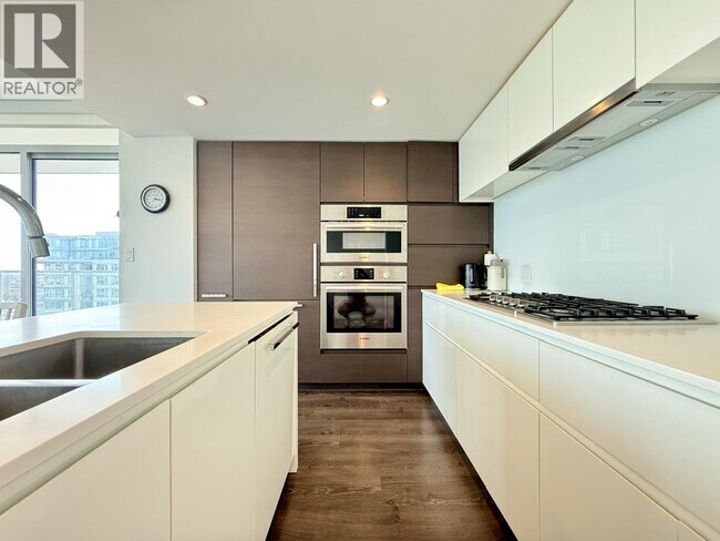 Building Photo - 5508 Hollybridge Way