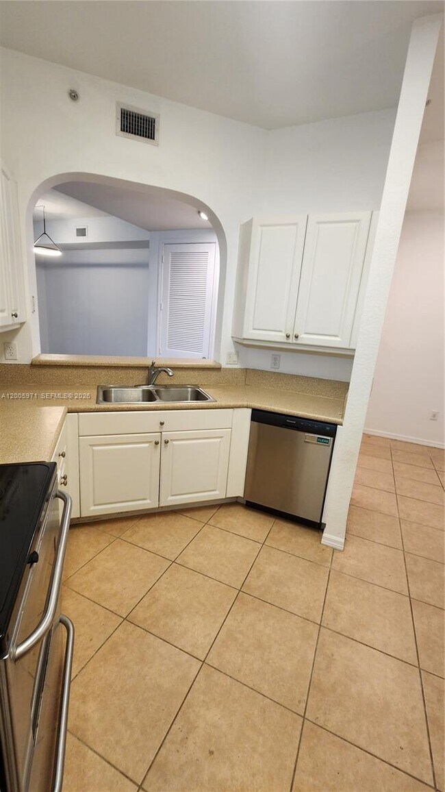 Foto del edificio - 3600 Oaks Clubhouse Dr