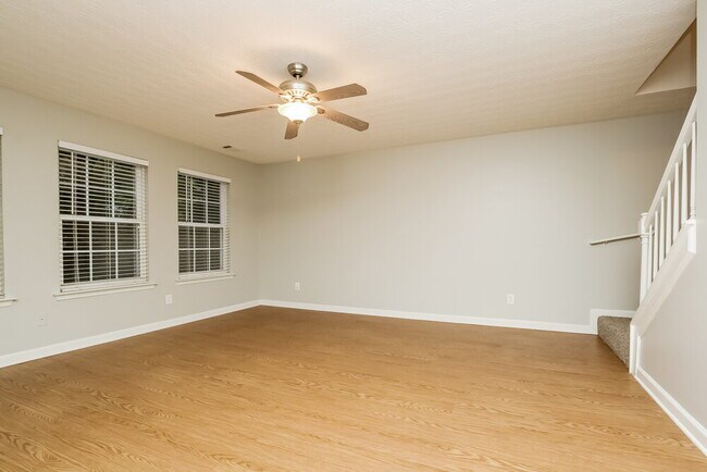 Foto del edificio - 340 Meadows Ln