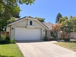 Building Photo - 1247 E Le Parc Dr