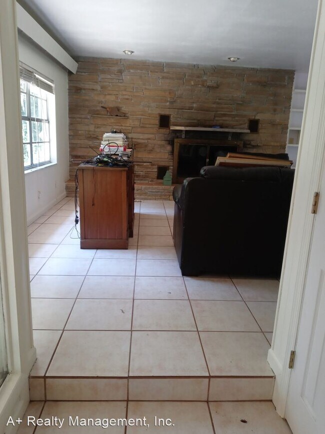 Building Photo - 3 br, 2 bath House - 15139 Centralia Rd.