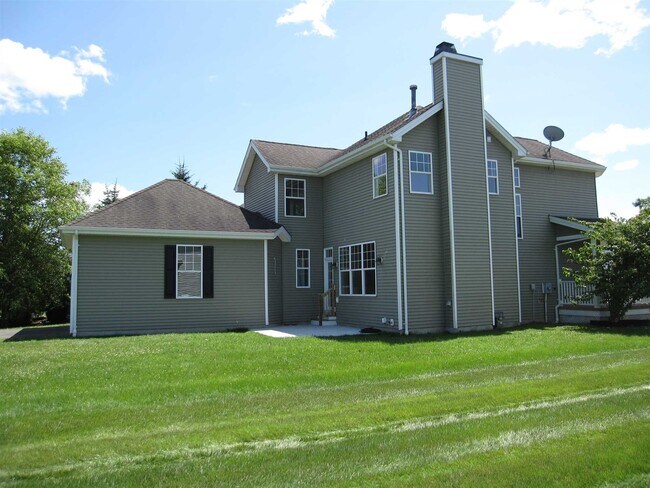 Building Photo - 16 Bayberry St