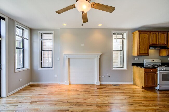 Building Photo - 959 W 51st St