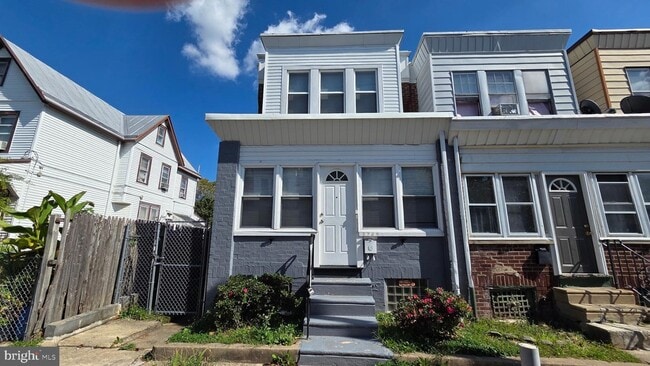 Foto del edificio - 5725 N Lawrence St
