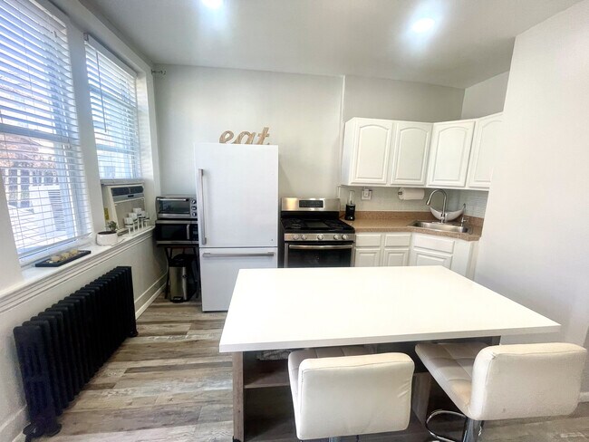 Foto del edificio - 80 Malcolm Ave