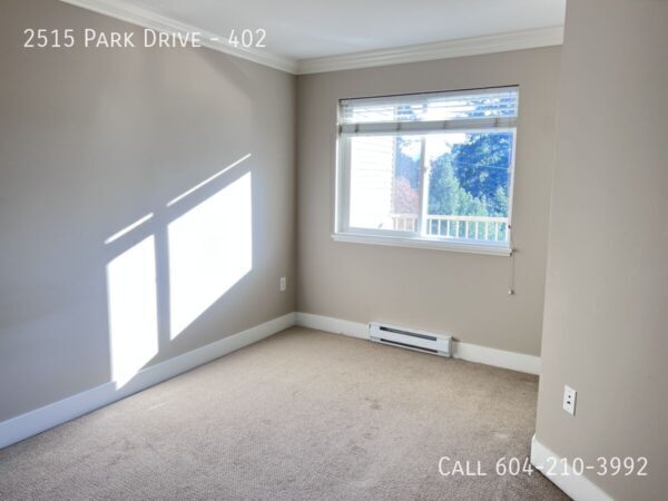 Building Photo - Top Floor of Viva on Park!