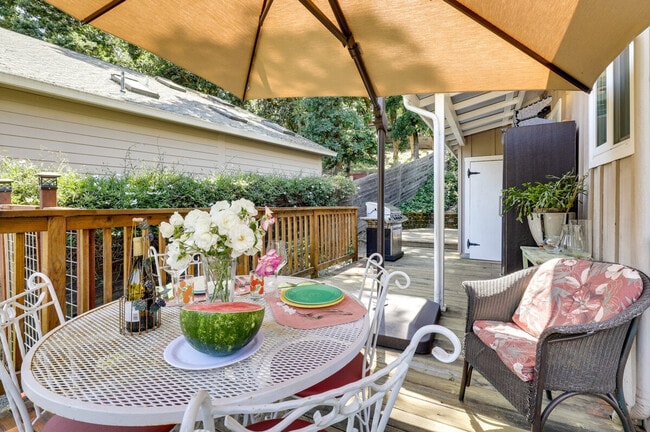 Building Photo - 4460 Lakeside Rd