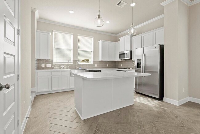 Building Photo - 3206 La Rambla Dr