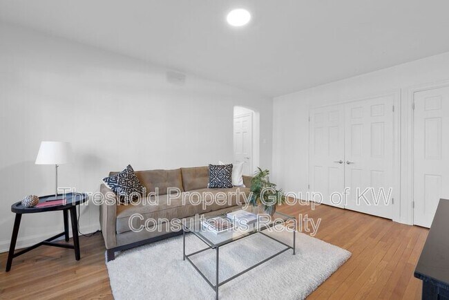 Foto del edificio - 451 E Town St