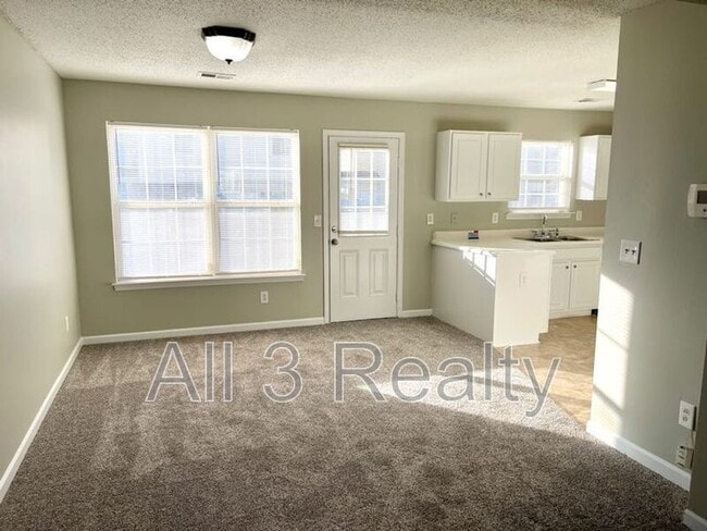 Building Photo - 333 Goldenrod Dr