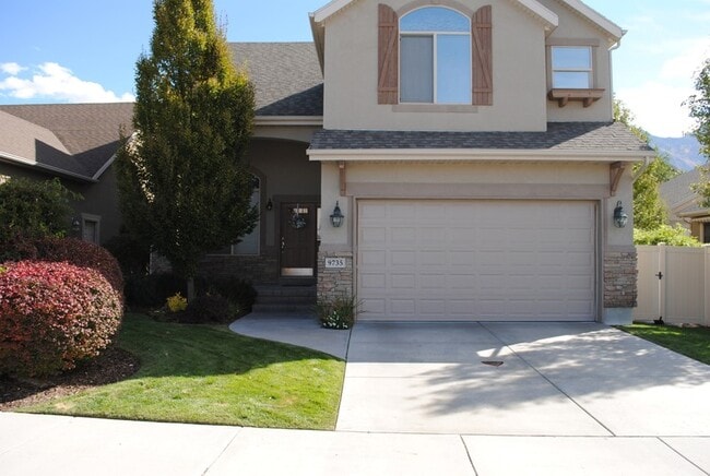 Building Photo - 9735 Bluffside Dr