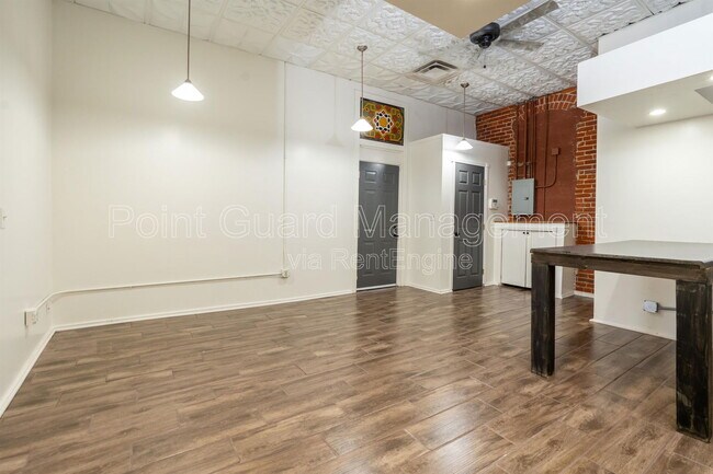 Foto del edificio - 518 E Douglas Ave