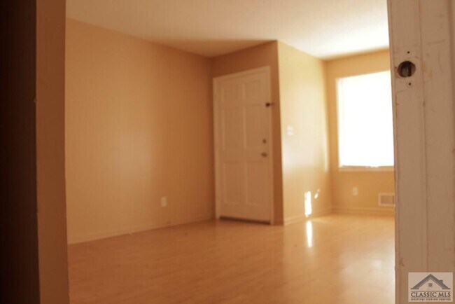 Building Photo - 120 Shoemaker Ct