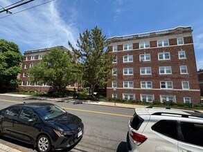 Building Photo - 107 Summer St
