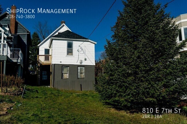 Building Photo - 810 E 7th St