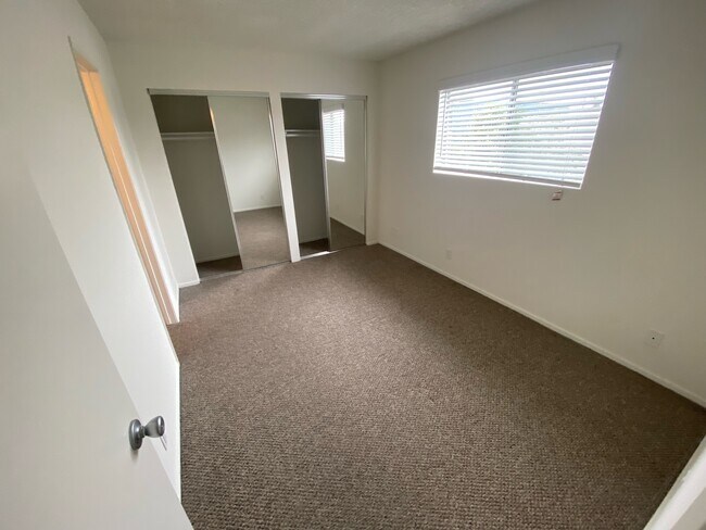 Building Photo - 921 Gaviota Ave