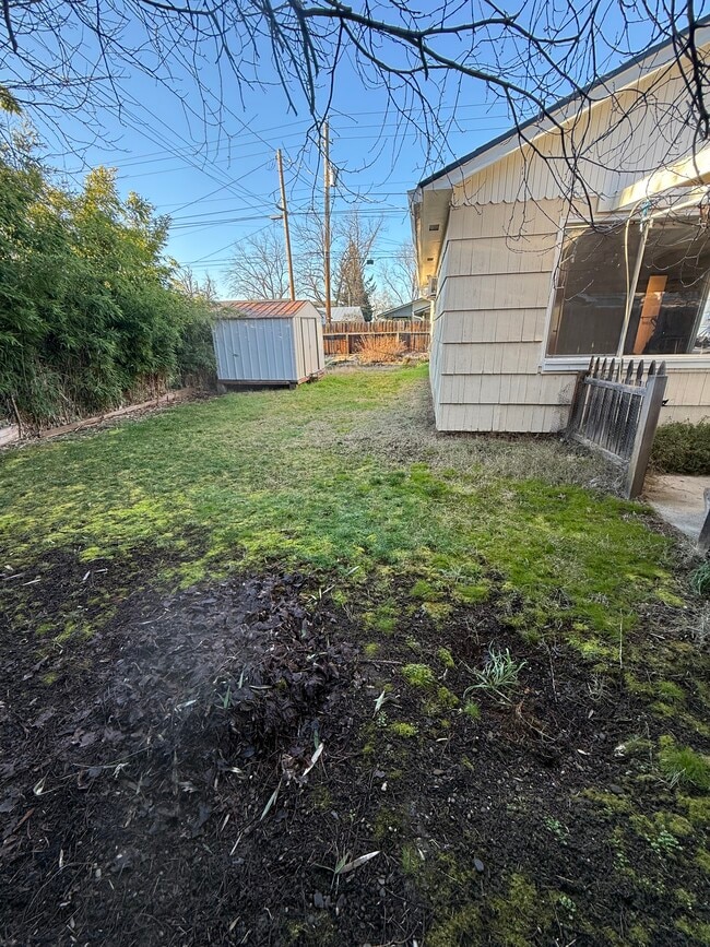 Building Photo - 431 N 5th St