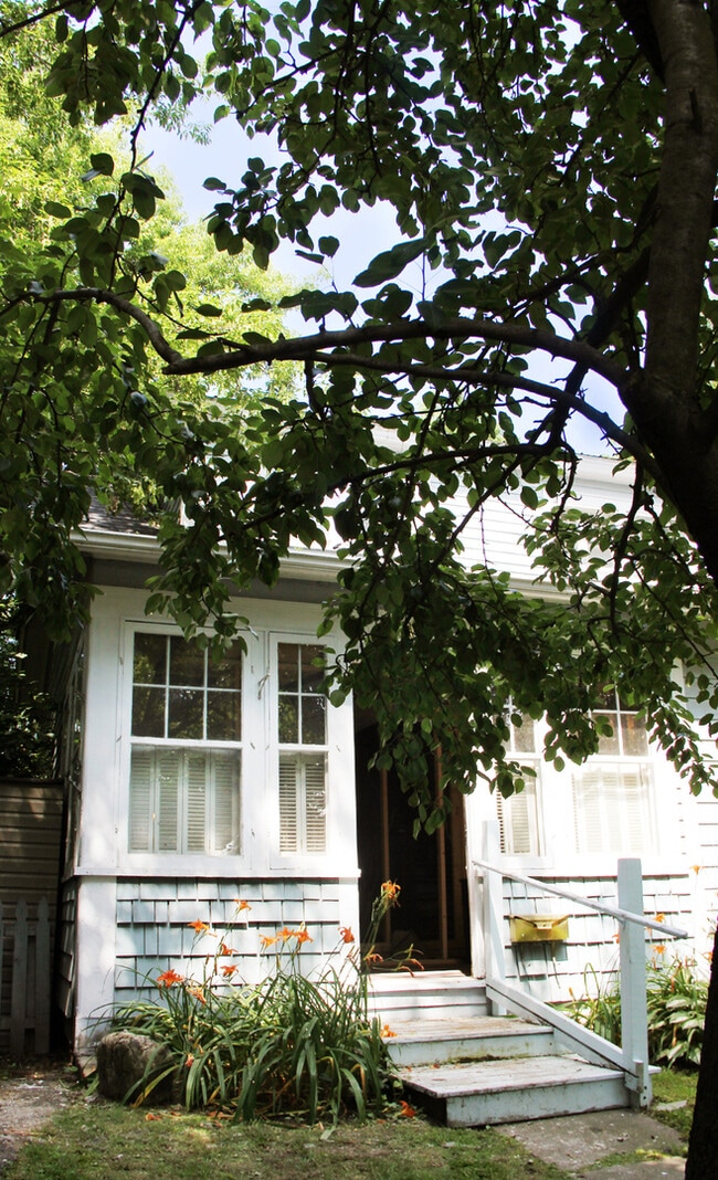 Foto del edificio - 406 Colchester Ave