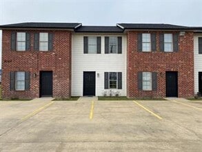 Building Photo - 2020 Southwood Dr