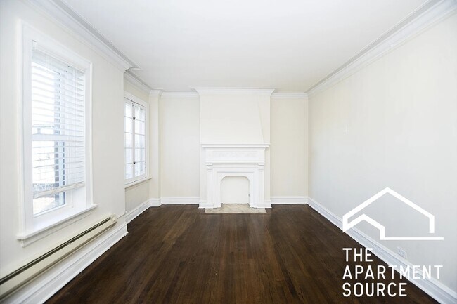 Building Photo - 918 Green Bay Rd