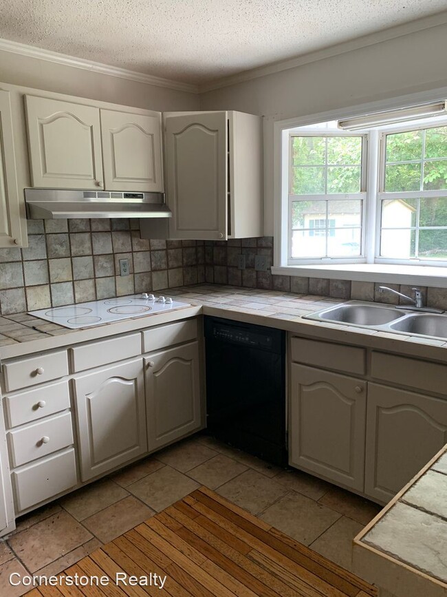 Building Photo - 4 br, 2 bath House - 406 East Northfield Blvd