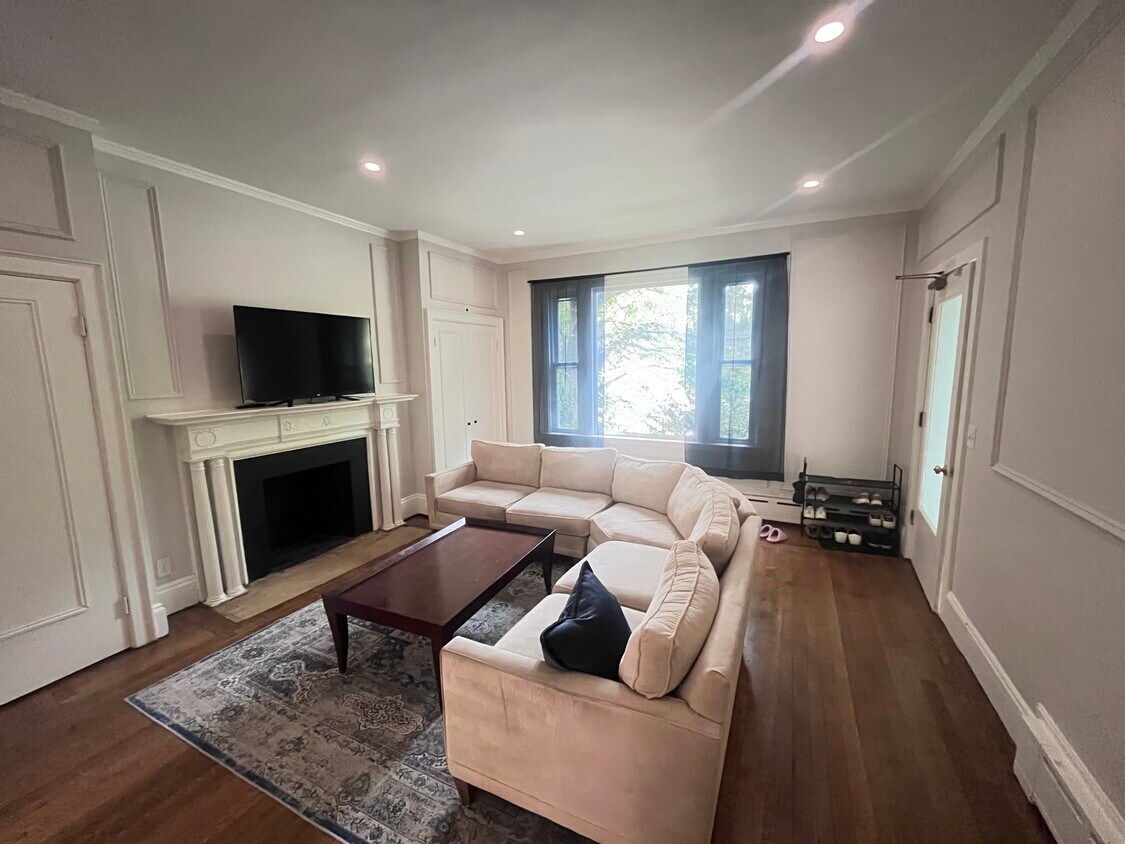 Primary Photo - 1712 Beacon St