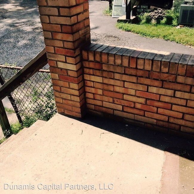 Building Photo - 159 Kendall Ave